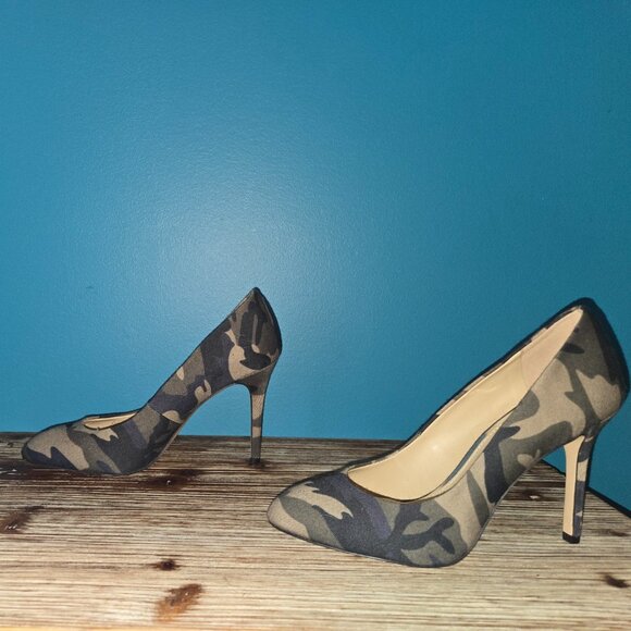 Jessica Simpson Heels - Size 8 - Camo - Picture 1 of 5